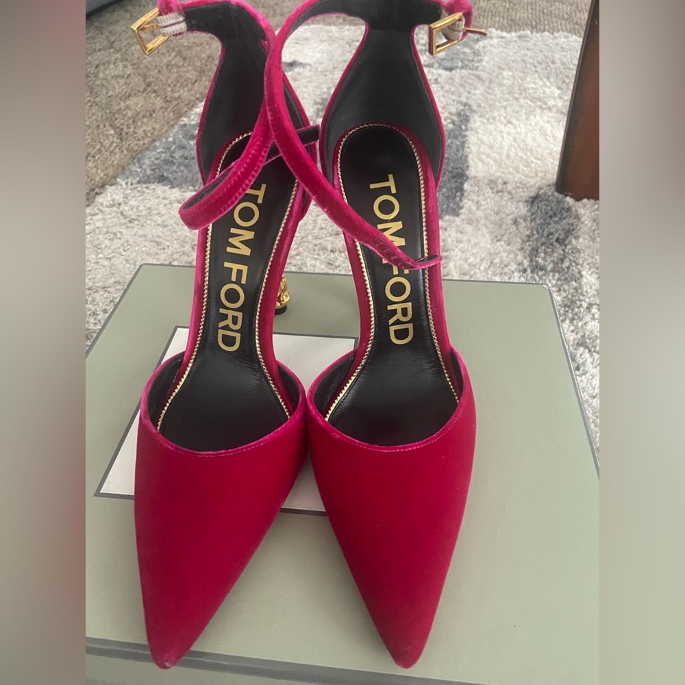 Magenta Tom Ford. High heeled pumps